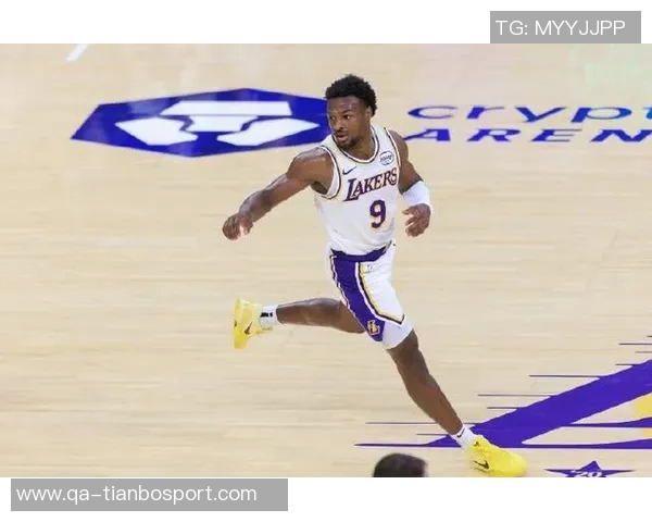 夸梅:布朗尼若想首发需提升接球投篮能力不能只依赖老爸的三分训练 夸梅:布朗尼若想首发需提升接球投篮能力不能只依赖老爸的三分训练