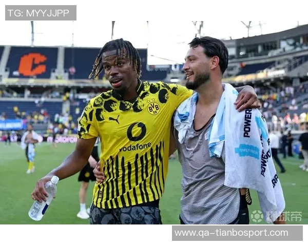 多特蒙德与汉堡上半场战成平局丘库埃梅卡错失良机卡帕尔多射门中柱