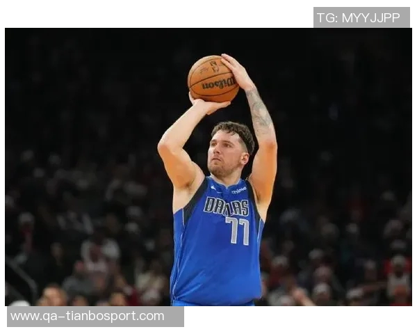 东契奇伤病状态升级为出战成疑明日能否回归NBA杯成焦点 东契奇伤病状态升级为出战成疑明日能否回归NBA杯成焦点