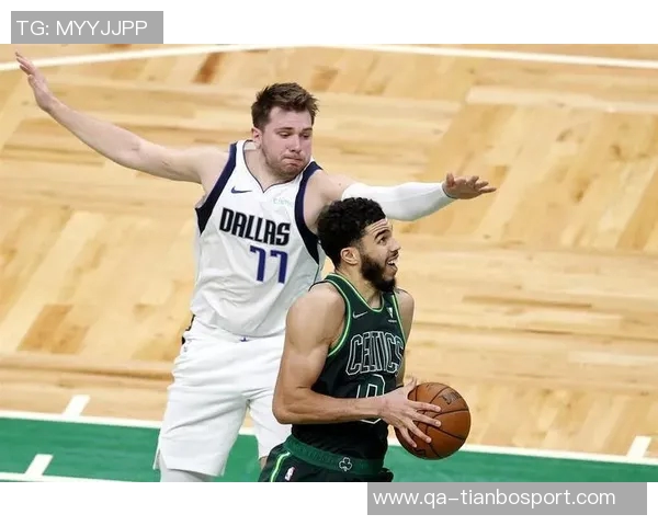 字母哥盛赞罗林斯自信心提升未来必将成为球队的重要一员 字母哥盛赞罗林斯自信心提升未来必将成为球队的重要一员